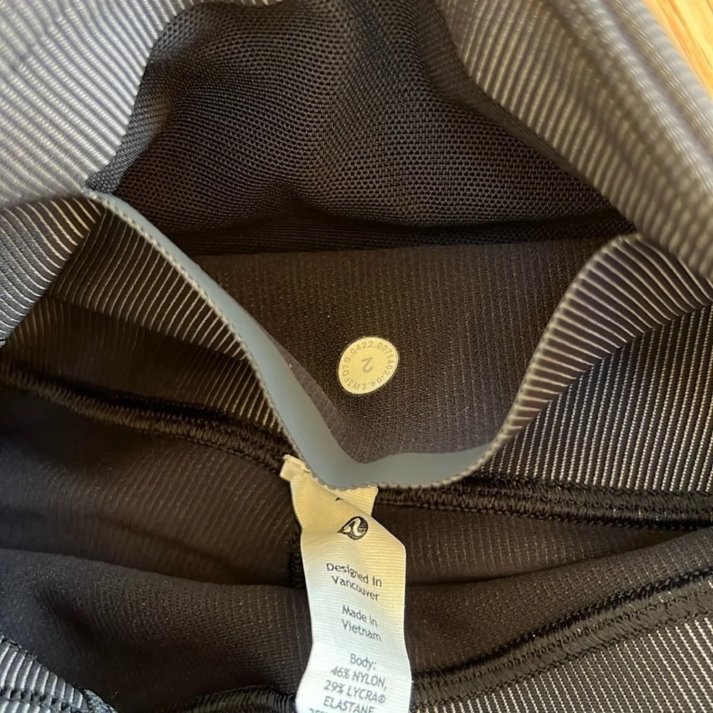 New! Lululemon SZ 2, Base pace HR tight Two tone ribbed 25” leggings.